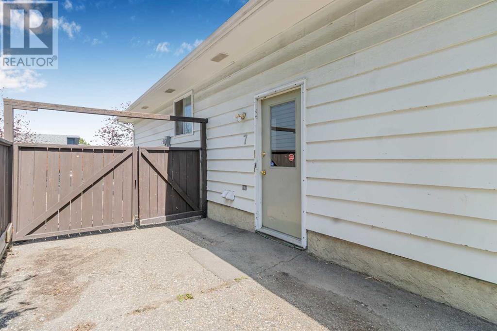 Single Family House Bungalow for Sale in  Bermuda Way NW Beddington Heights Calgary 