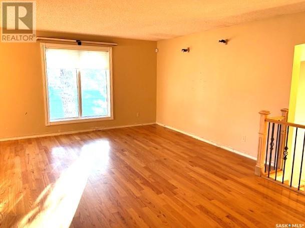 Photo 6 of 1635 Marquis Avenue, Moose Jaw SK