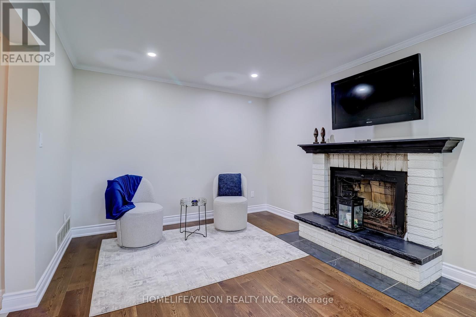 Photo 11 of 66 Munro Crescent, Uxbridge ON