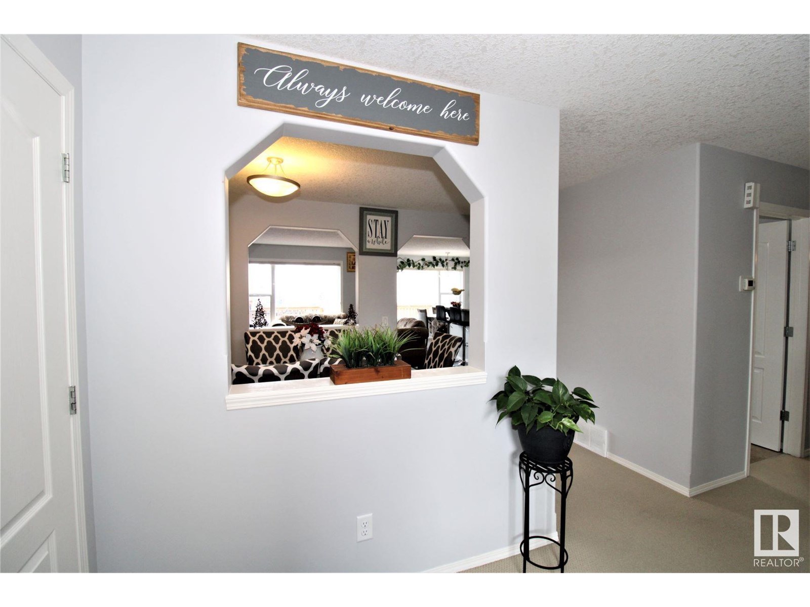 Photo 2 of 1218 37 Av Nw Nw, Edmonton AB