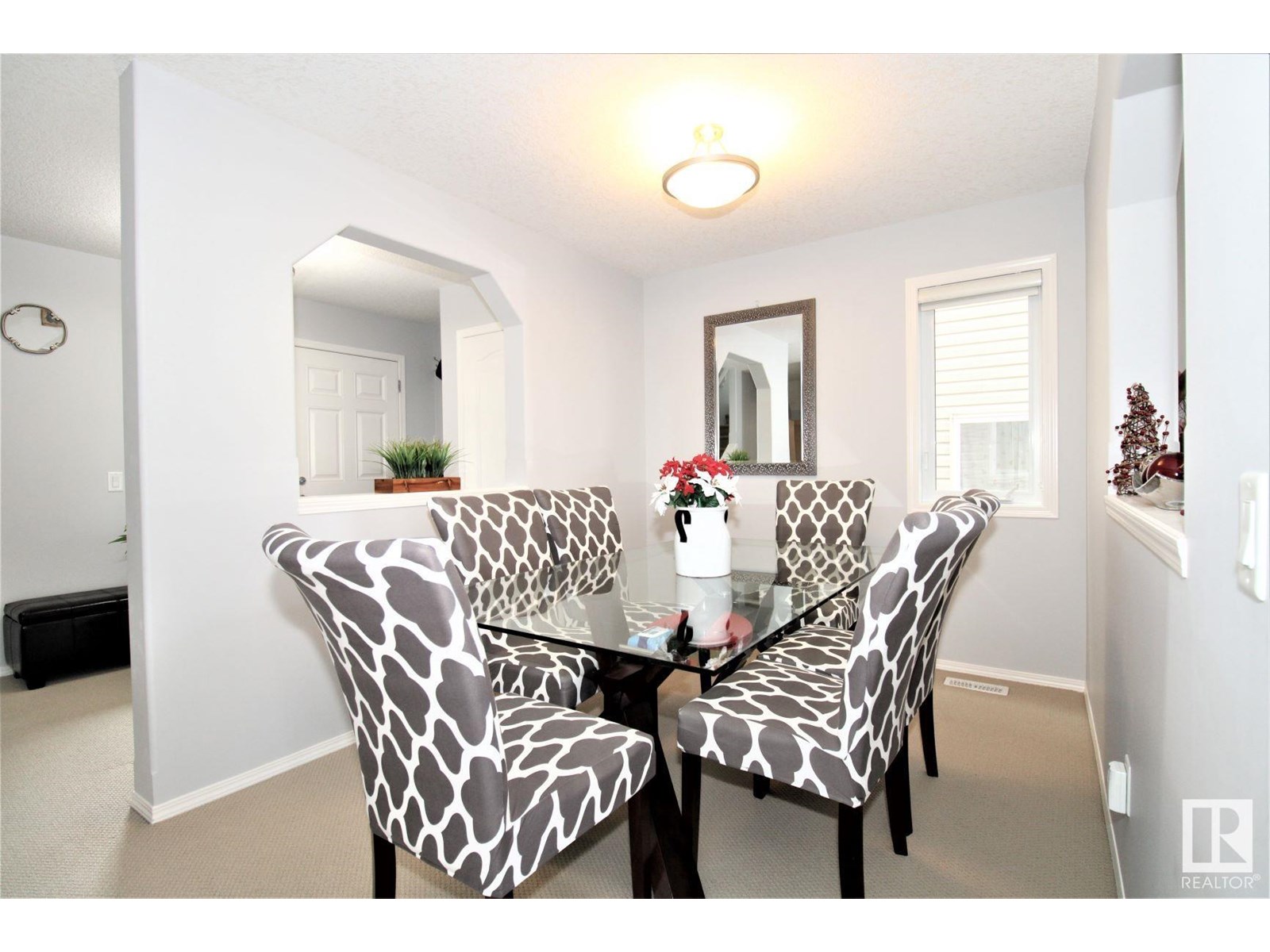 Photo 5 of 1218 37 Av Nw Nw, Edmonton AB