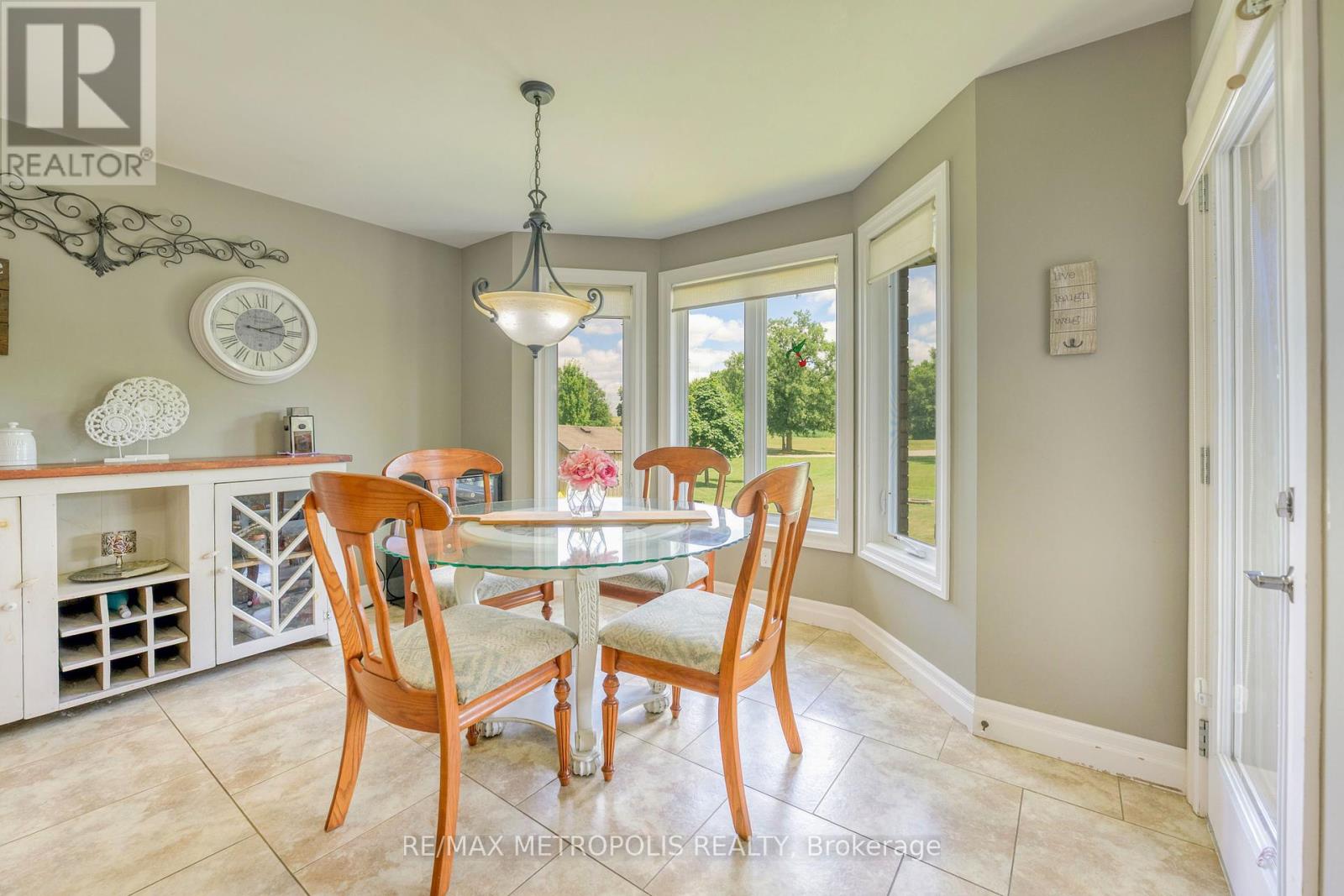 Photo 11 of 492 First Avenue, Petrolia ON
