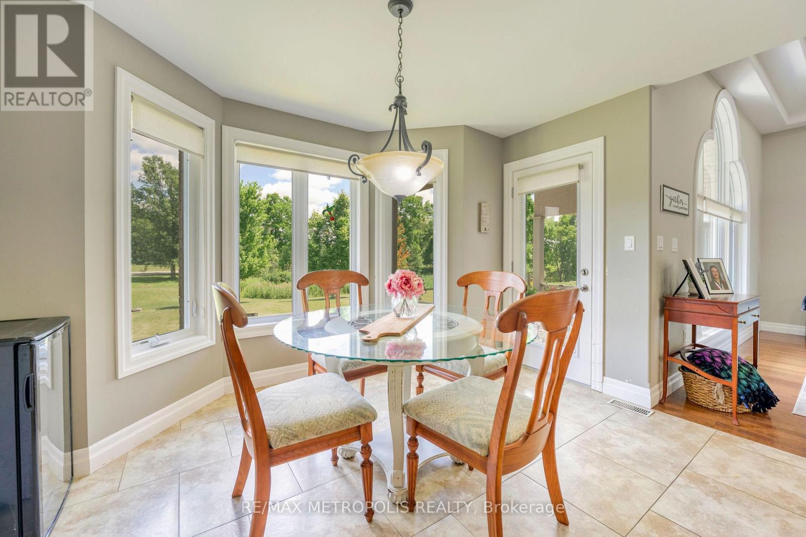 Photo 12 of 492 First Avenue, Petrolia ON