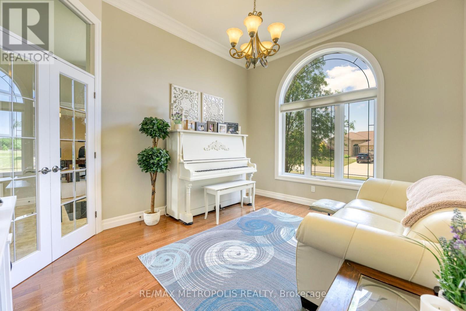Photo 16 of 492 First Avenue, Petrolia ON
