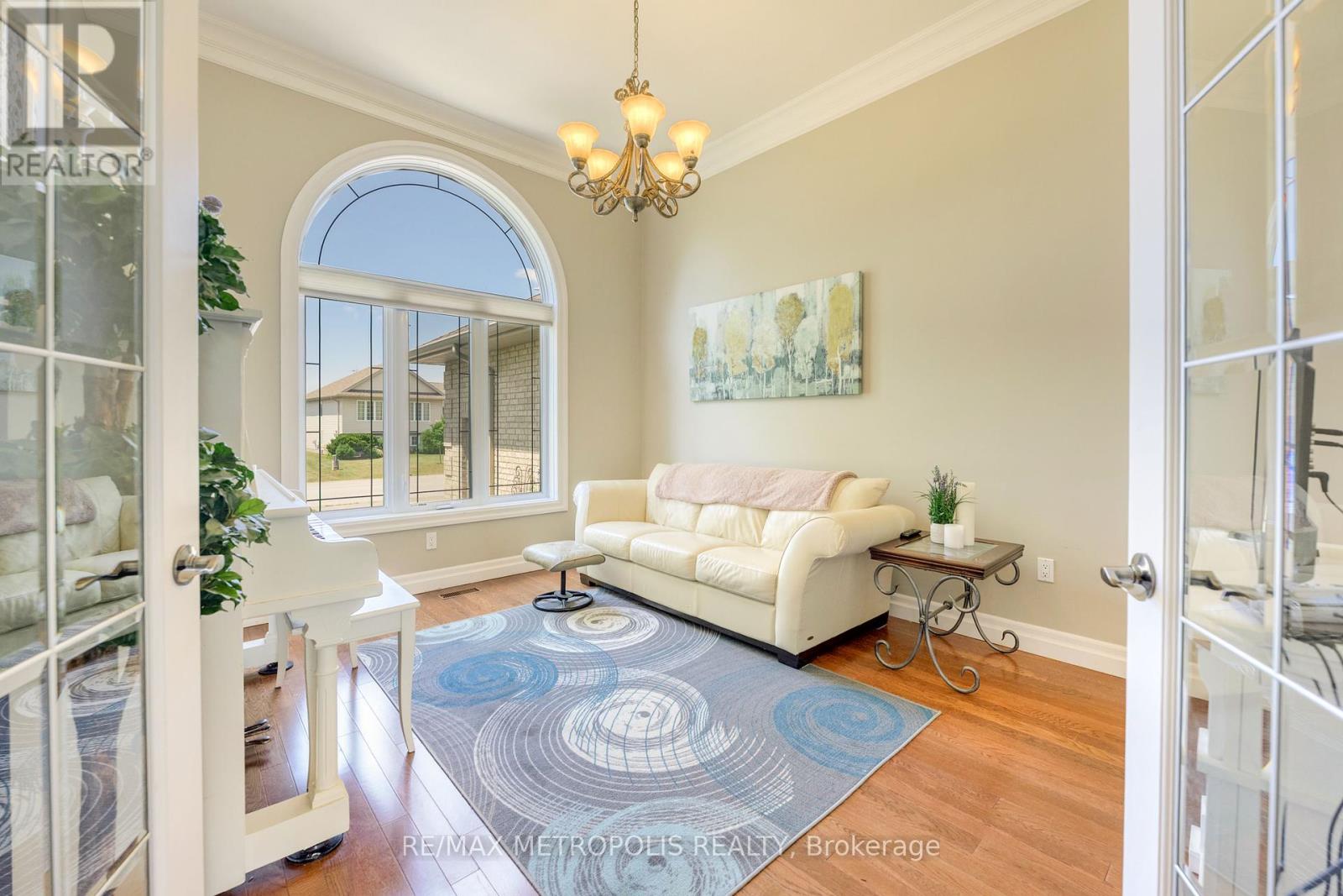 Photo 17 of 492 First Avenue, Petrolia ON