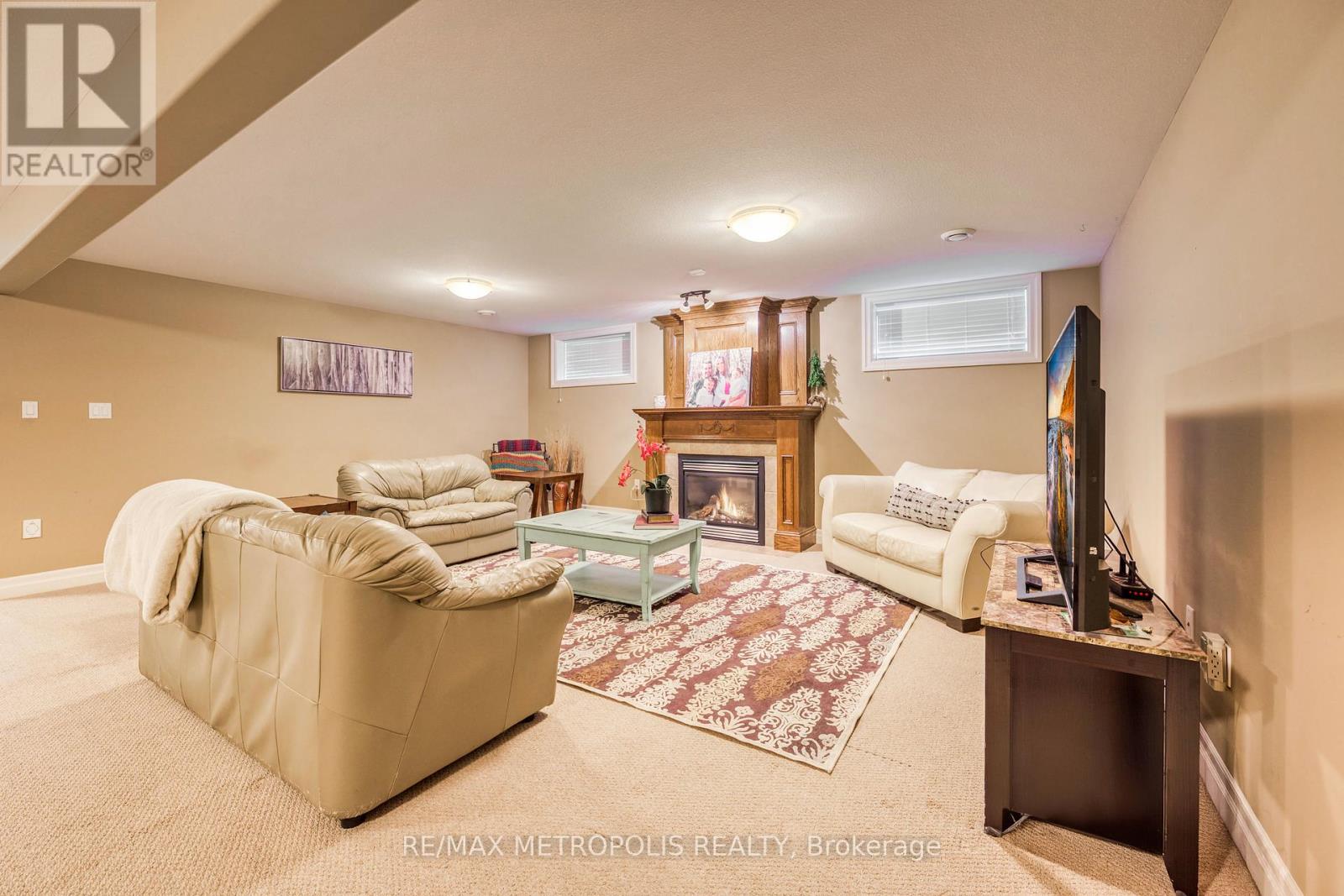 Photo 26 of 492 First Avenue, Petrolia ON