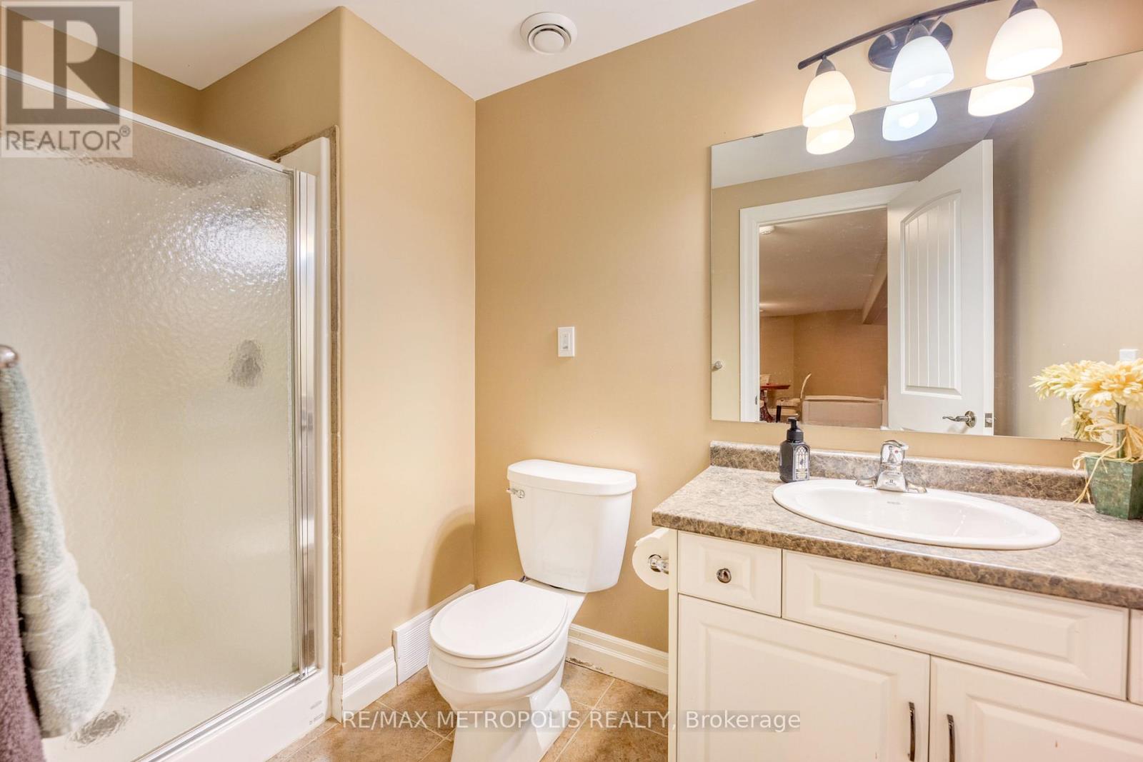 Photo 31 of 492 First Avenue, Petrolia ON