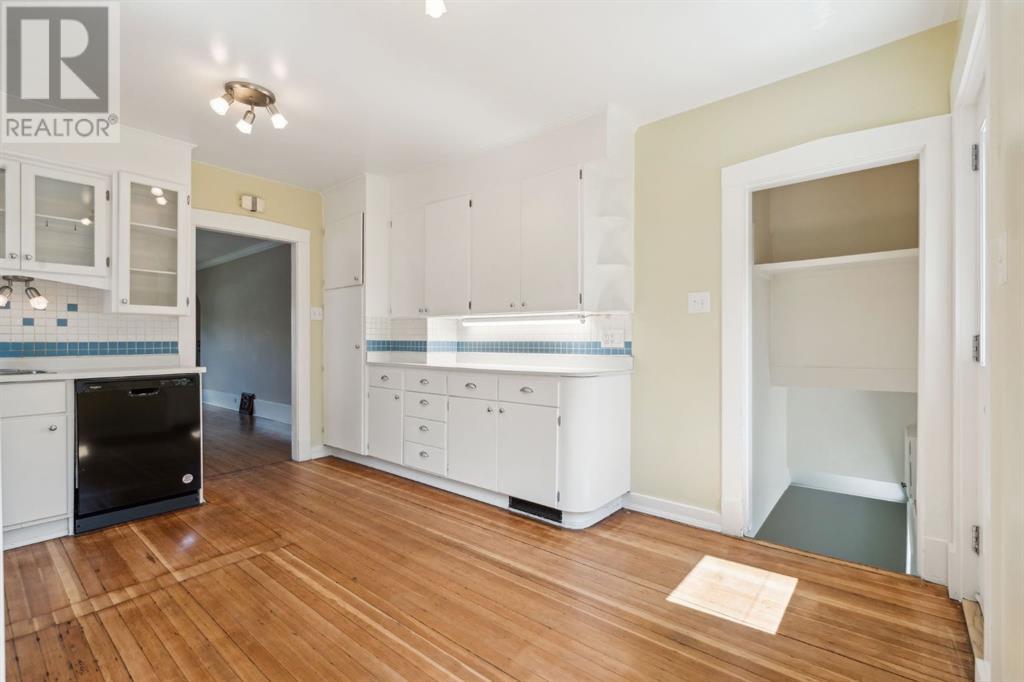 Single Family House Bungalow for Sale in   Avenue SE Inglewood Calgary 