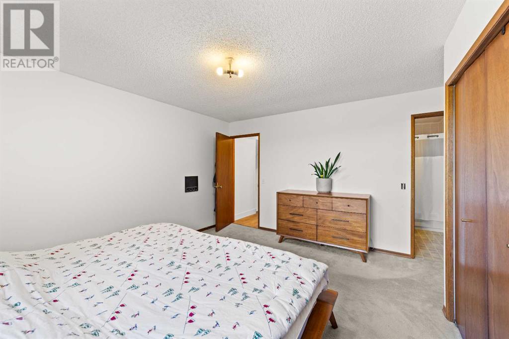 Single Family House 4 Level for Sale in  Bernard Court NW Beddington Heights Calgary 