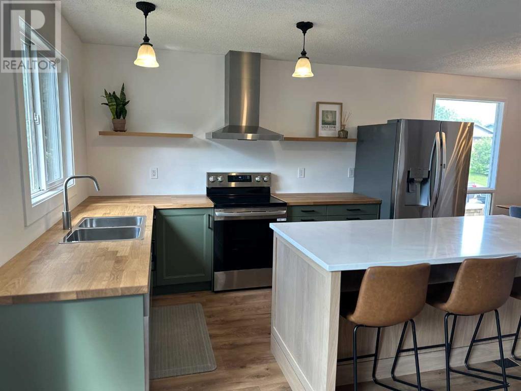 Single Family House 4 Level for Sale in  Bernard Court NW Beddington Heights Calgary 
