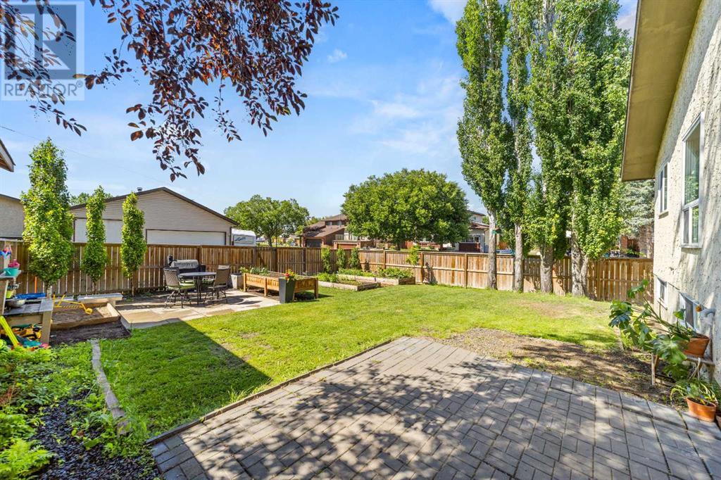 Single Family House 4 Level for Sale in  Bernard Court NW Beddington Heights Calgary 