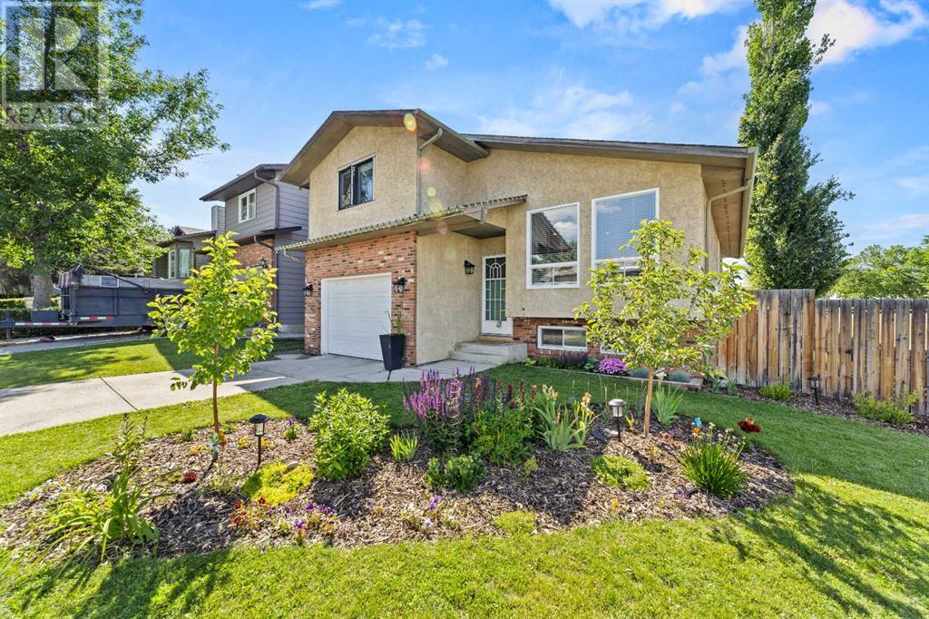 Single Family House 4 Level for Sale in  Bernard Court NW Beddington Heights Calgary 