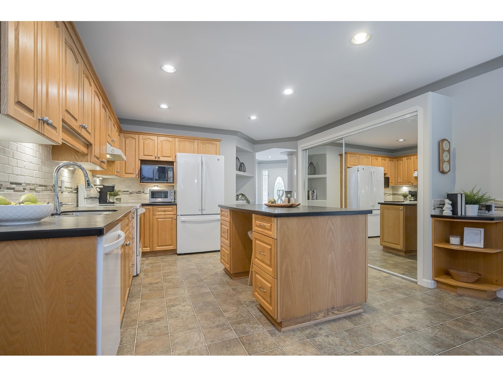 Photo 7 of 20792 91 Avenue, Langley BC