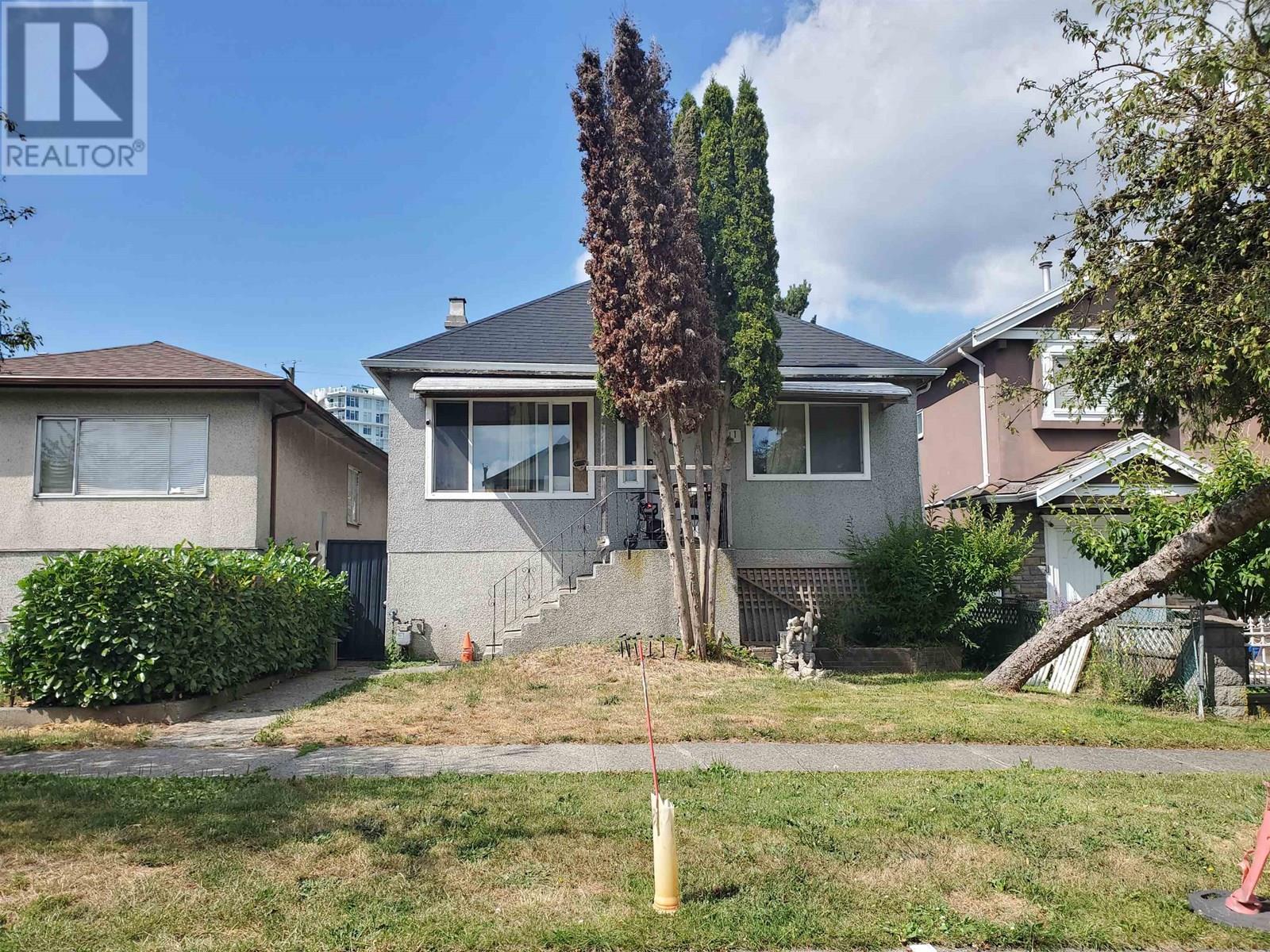 Photo 1 of 2211 Mannering Avenue, Vancouver BC