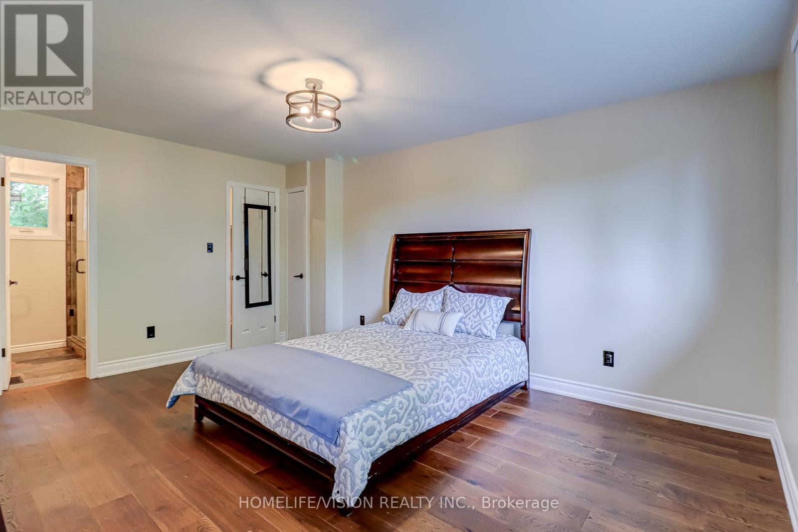 Photo 18 of 66 Munro Crescent, Uxbridge ON