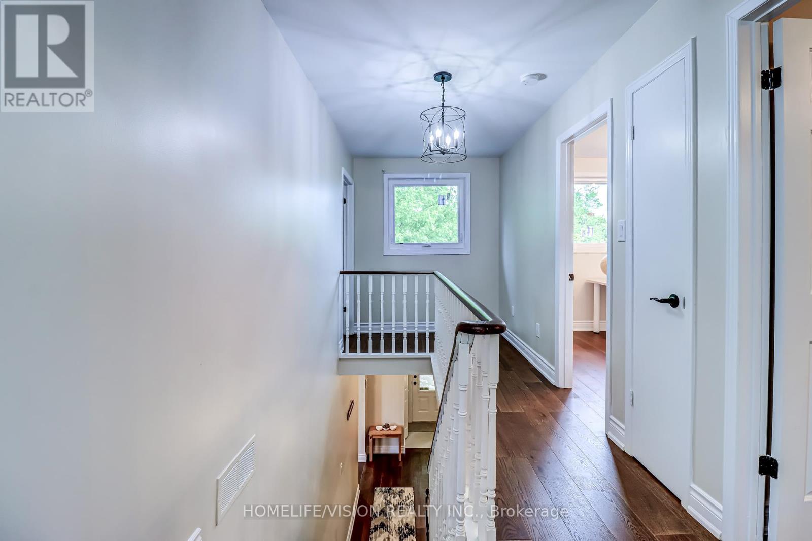 Photo 15 of 66 Munro Crescent, Uxbridge ON