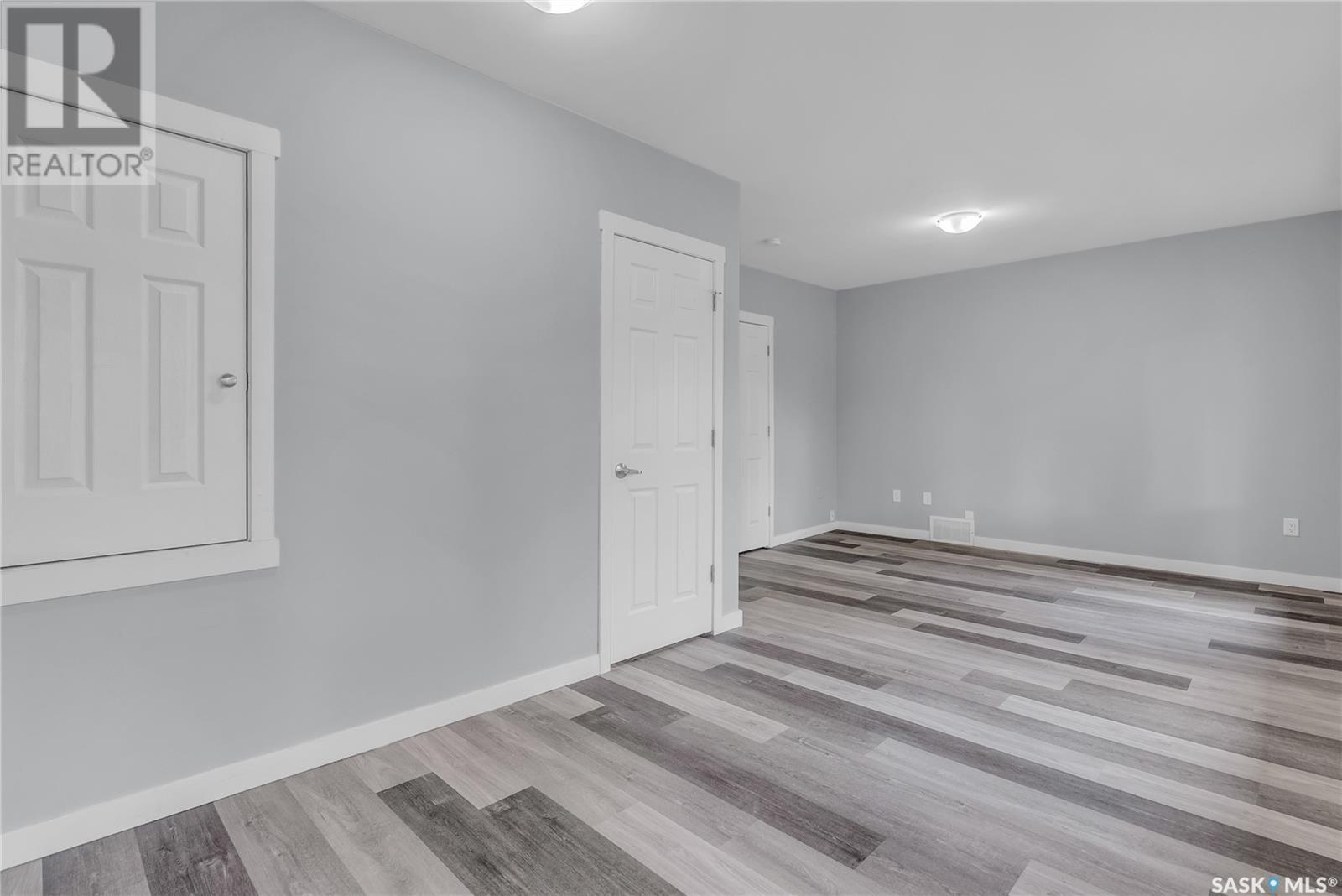 Photo 18 of 112 27th Street W, Saskatoon SK