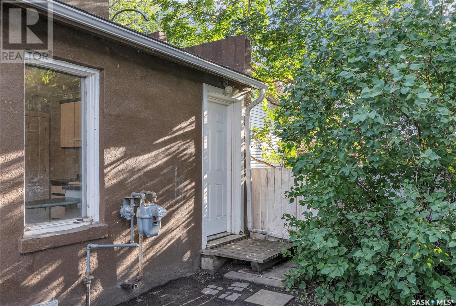Photo 25 of 112 27th Street W, Saskatoon SK