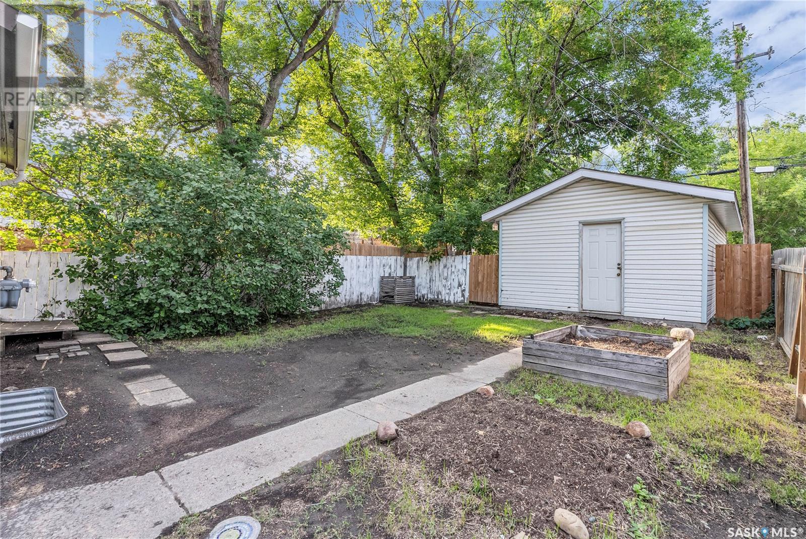 Photo 39 of 112 27th Street W, Saskatoon SK
