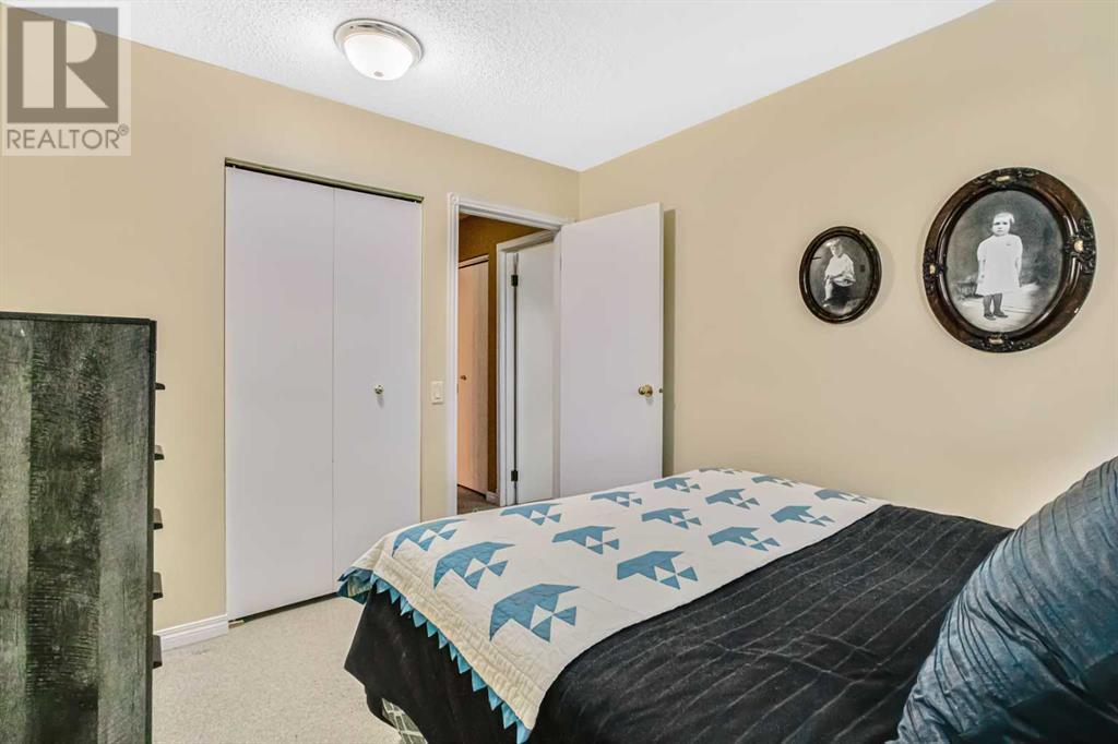 Single Family House for Sale in    Avenue NW Varsity Calgary 
