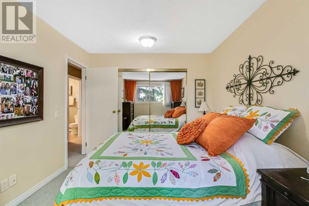 Single Family House for Sale in    Avenue NW Varsity Calgary 