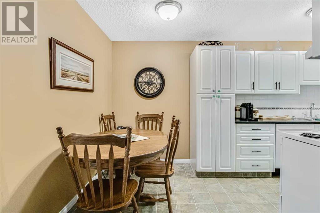 Single Family House for Sale in    Avenue NW Varsity Calgary 