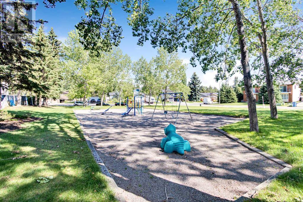 Single Family House for Sale in    Avenue NW Varsity Calgary 