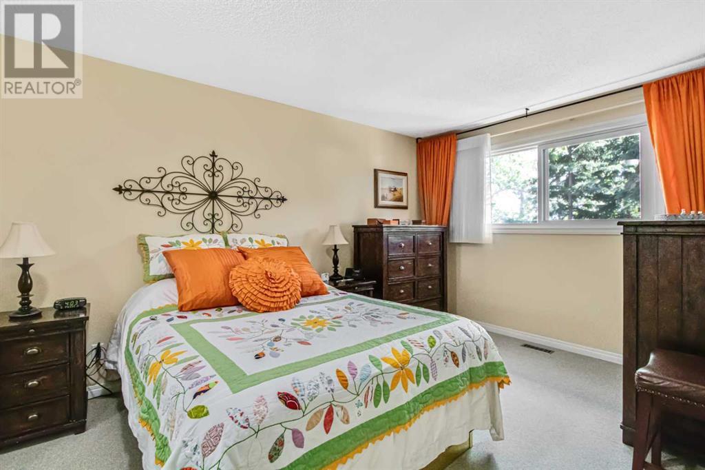 Single Family House for Sale in    Avenue NW Varsity Calgary 