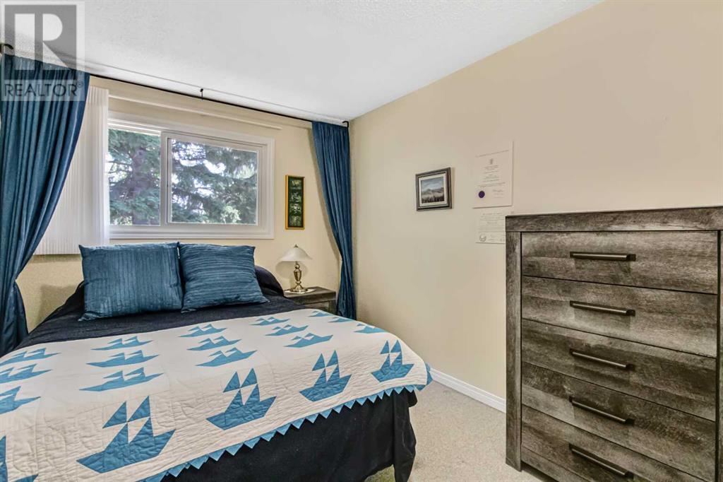 Single Family House for Sale in    Avenue NW Varsity Calgary 