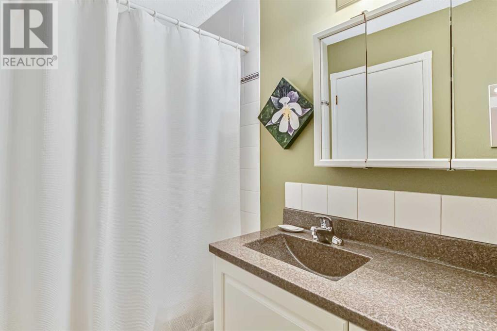 Single Family House for Sale in    Avenue NW Varsity Calgary 