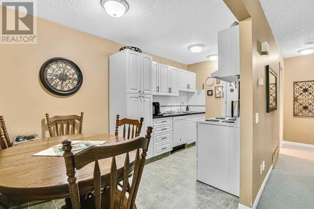 Single Family House for Sale in    Avenue NW Varsity Calgary 