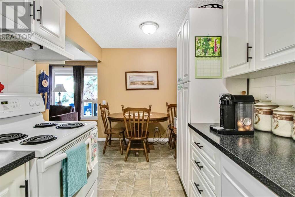 Single Family House for Sale in    Avenue NW Varsity Calgary 
