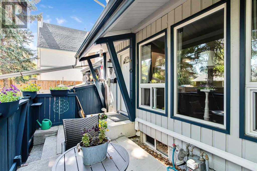 Single Family House for Sale in    Avenue NW Varsity Calgary 