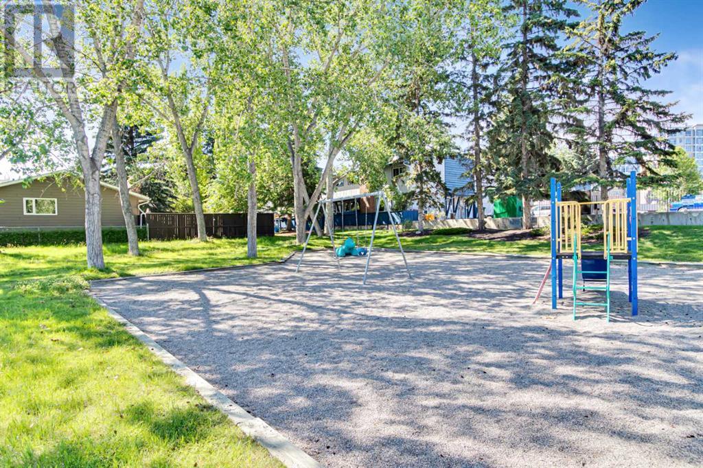 Single Family House for Sale in    Avenue NW Varsity Calgary 