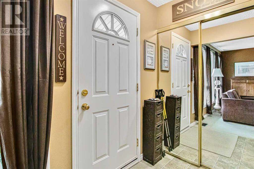 Single Family House for Sale in    Avenue NW Varsity Calgary 
