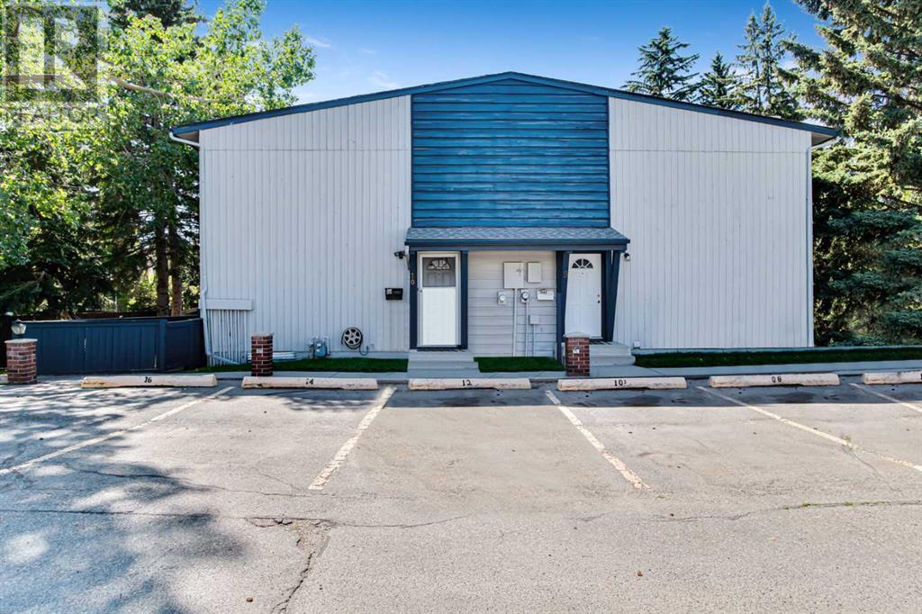 Single Family House for Sale in    Avenue NW Varsity Calgary 