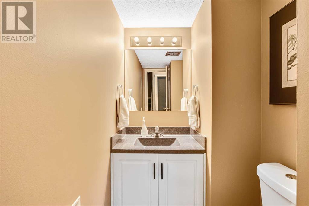 Single Family House for Sale in    Avenue NW Varsity Calgary 