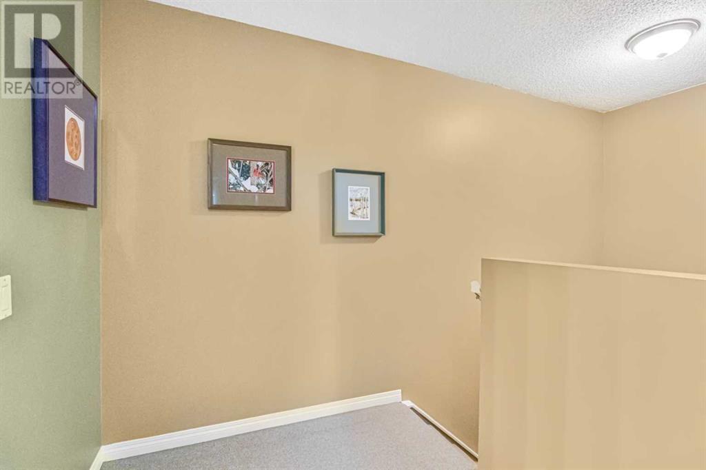 Single Family House for Sale in    Avenue NW Varsity Calgary 