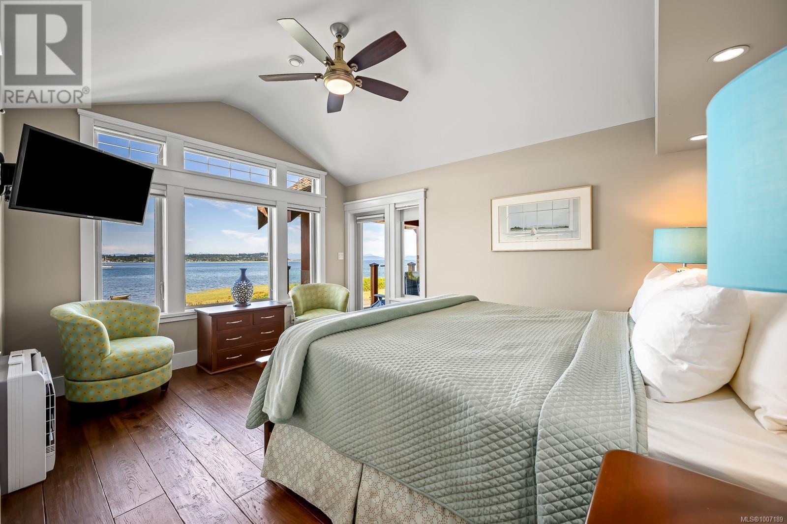 3943-3941 Marine Dr, Royston