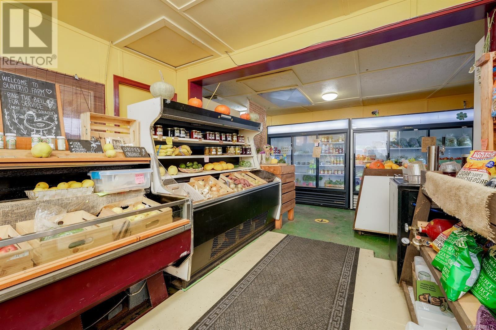 8214 East Saanich Rd, Central Saanich