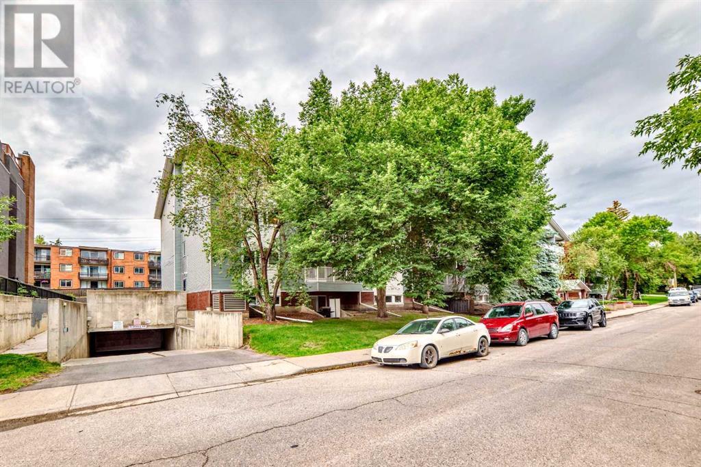 Single Family House for Sale in    Avenue SW Windsor Park Calgary 