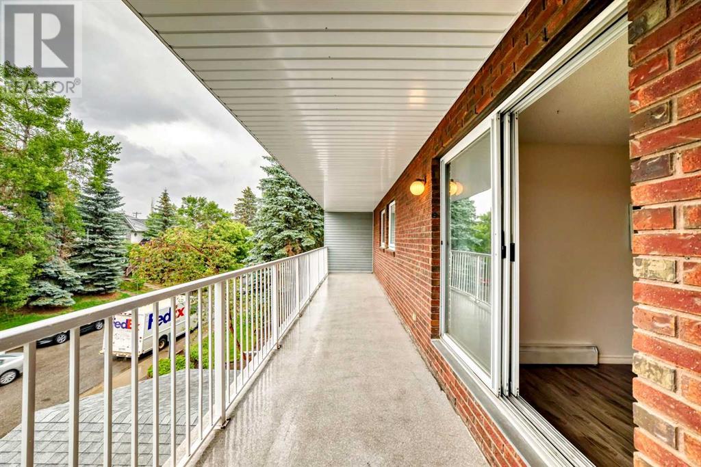 Single Family House for Sale in    Avenue SW Windsor Park Calgary 