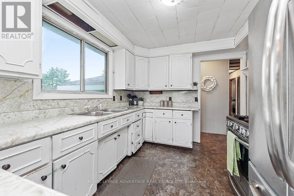 Photo 36 of 526 Kelford Drive, Tay Valley ON