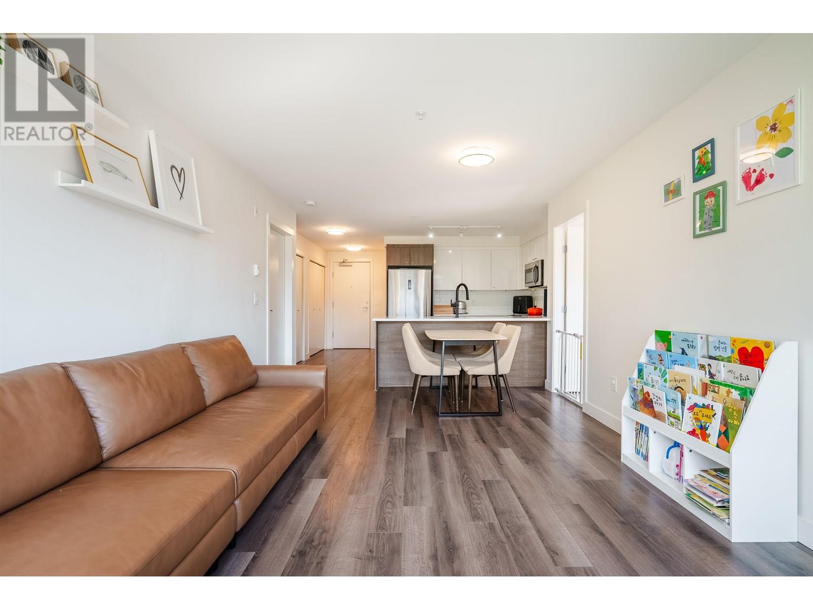 418 2525 CLARKE STREET, Port Moody