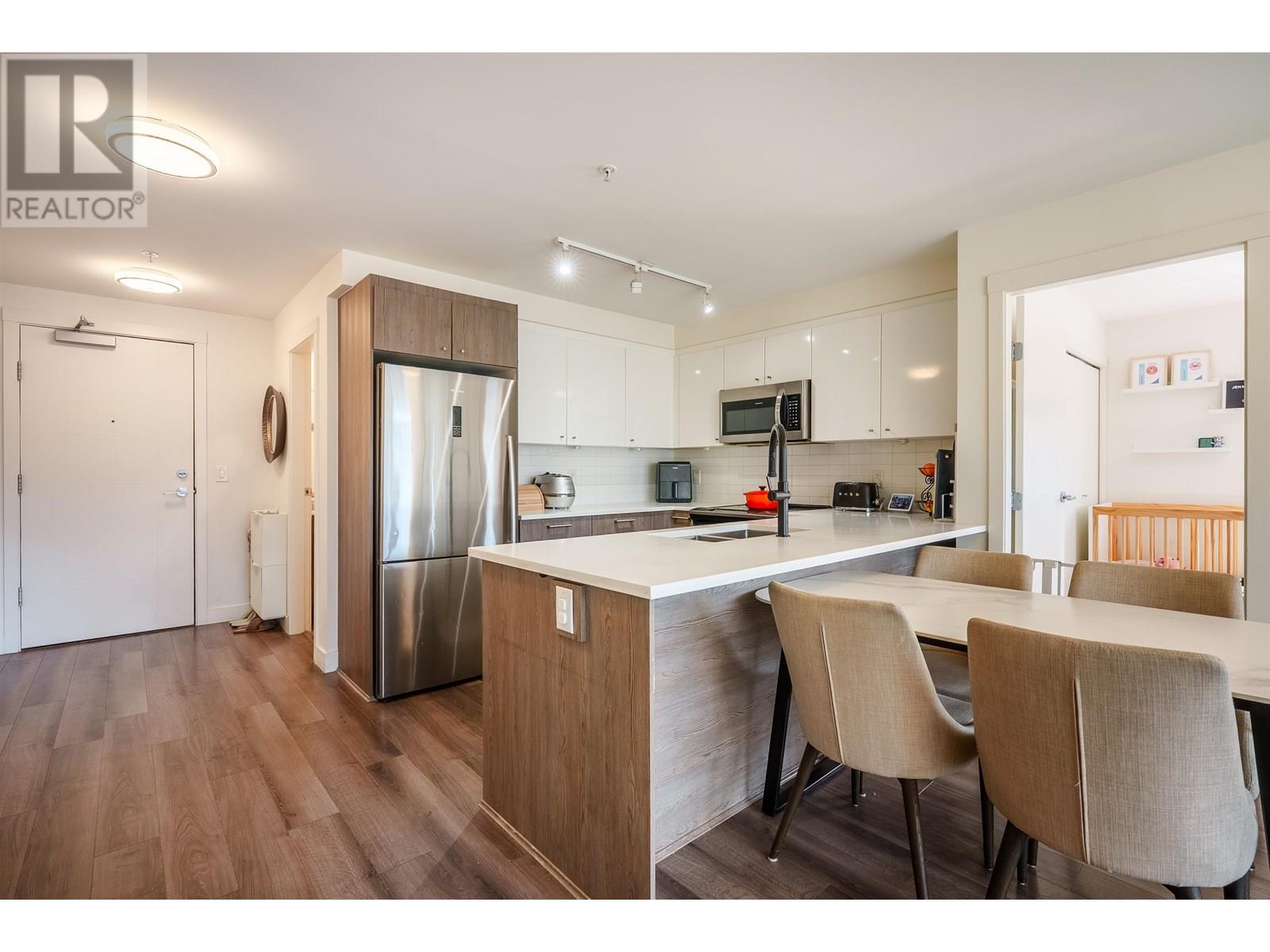 418 2525 CLARKE STREET, Port Moody