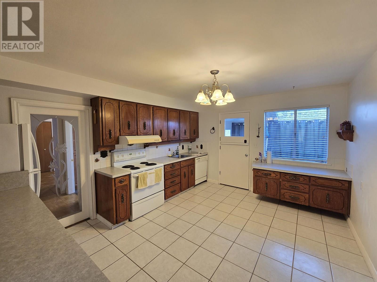 Photo 5 of 3369 Price Street, Vancouver BC