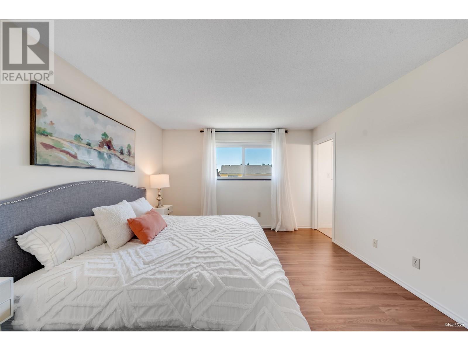 Photo 3 of 9666 Ashwood Drive, Richmond BC
