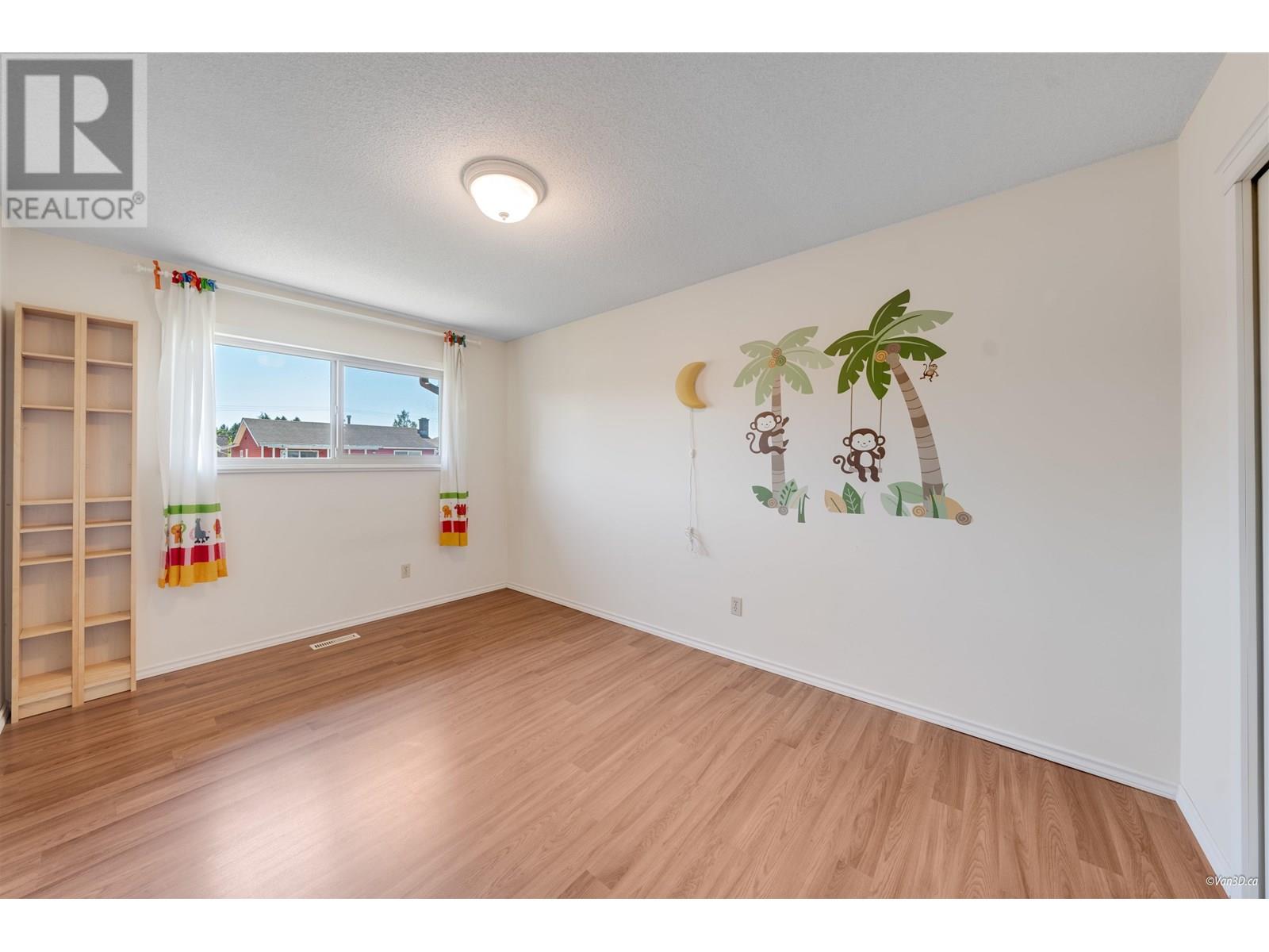 Photo 10 of 9666 Ashwood Drive, Richmond BC
