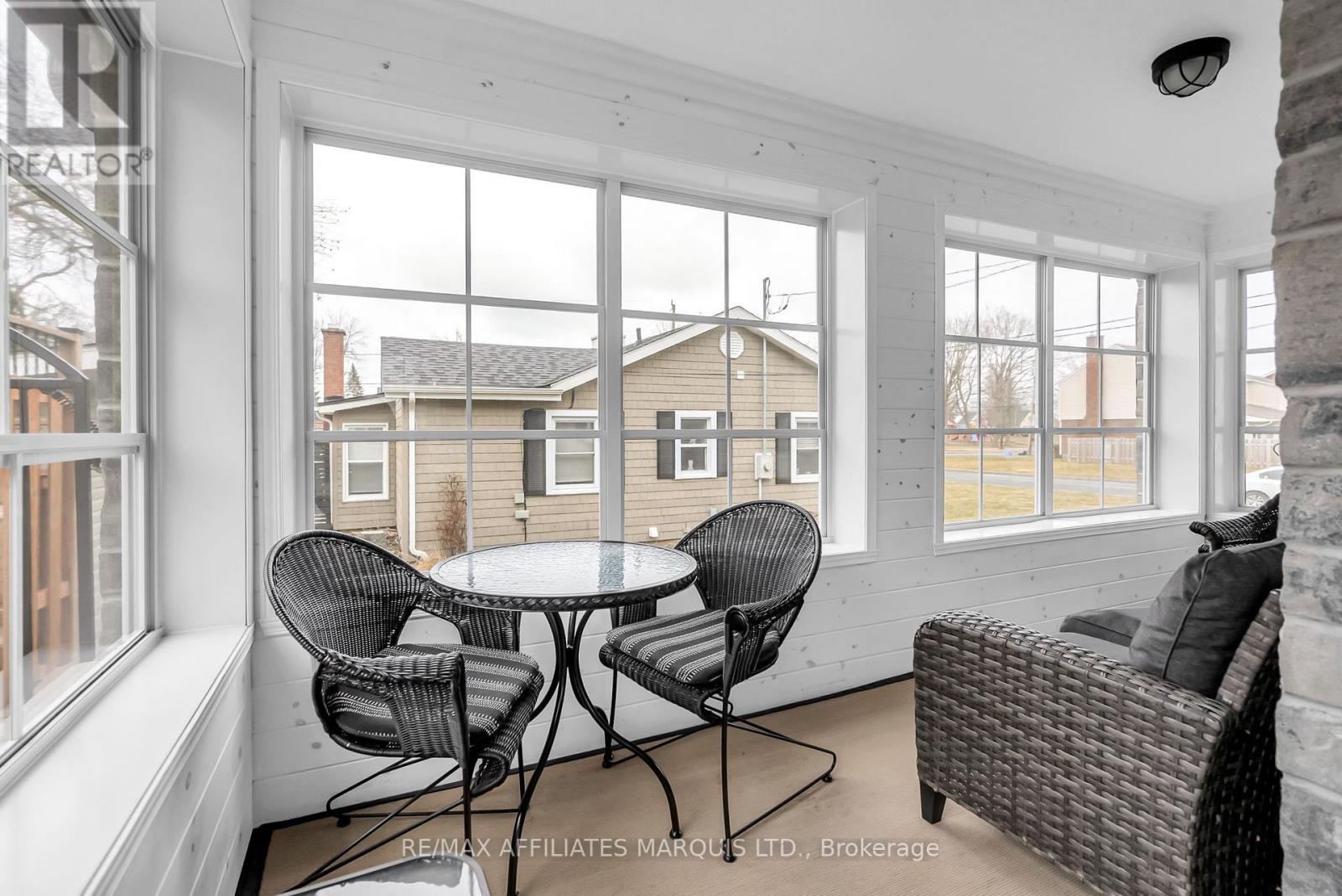 Photo 2 of 1601 Peter Street, Cornwall ON