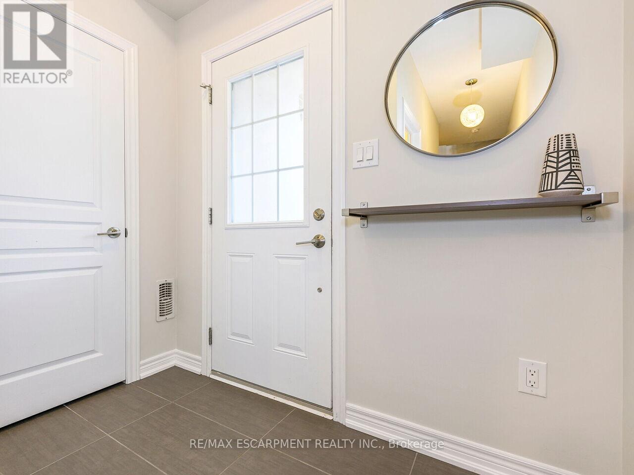 Photo 5 of 84 515 Winston Road, Grimsby ON